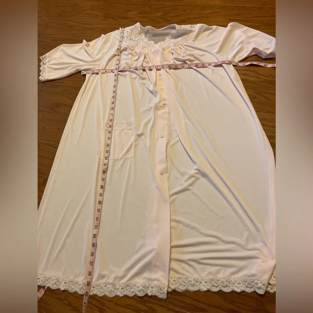 70s Vintage Pastel Pink Robe Floral Lace Satiny Button down front Size M
